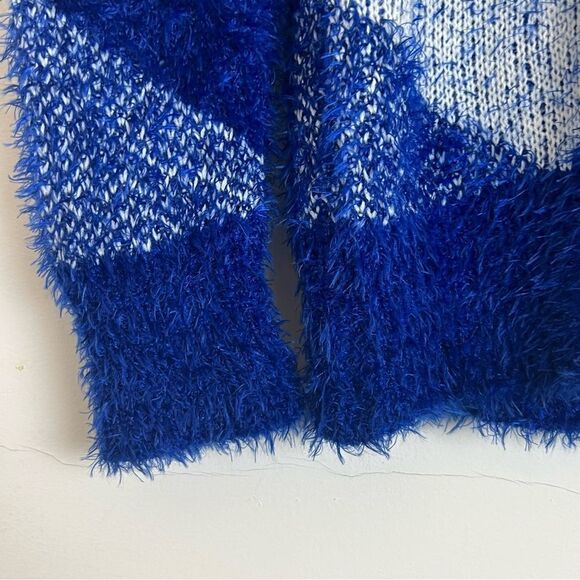 Fever Harlequin Diamond Super Soft Cozy Fuzzy Eyelash Sweater Blue/White NWOT - Picture 4 of 9